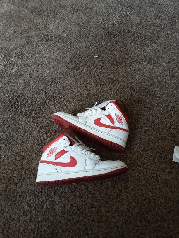 White And Red Jordan 1 Mids Sz 9.5