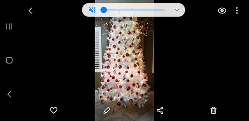 Very full and Beautiful tree, excellent condition