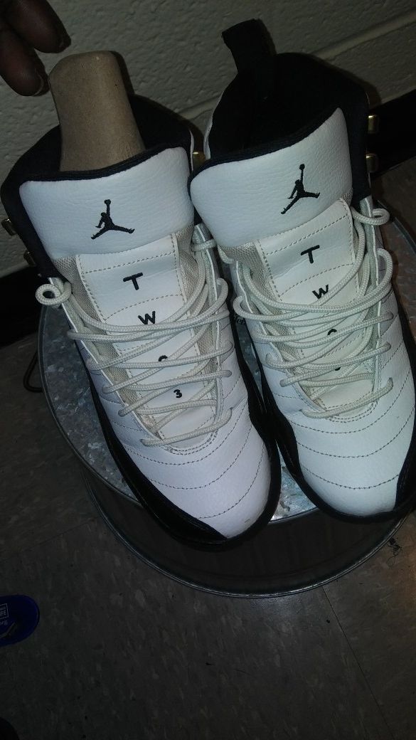 Taxi Jordan 12 lowest ill do is 80 and u must pick up!! Willing to ship but must pay the whole 90