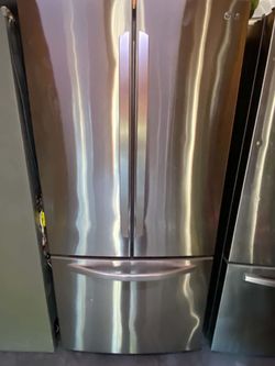 33 inches wide refrigerator, 3 doors, stainless steel.
