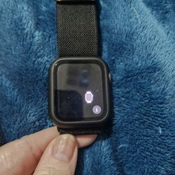 Apple Watch SE 40mm With Accessories 