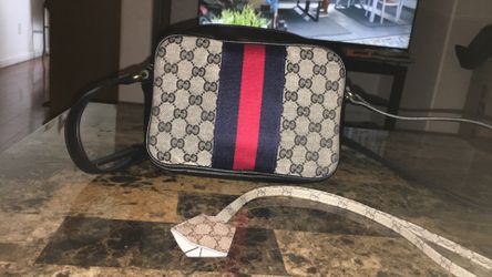 Woman’s purse and phone accessory!