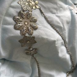 Women’s necklace, silver