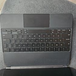 12.9 Inch I Pad Pro 1st Gen With FREE Magic Keyboard 