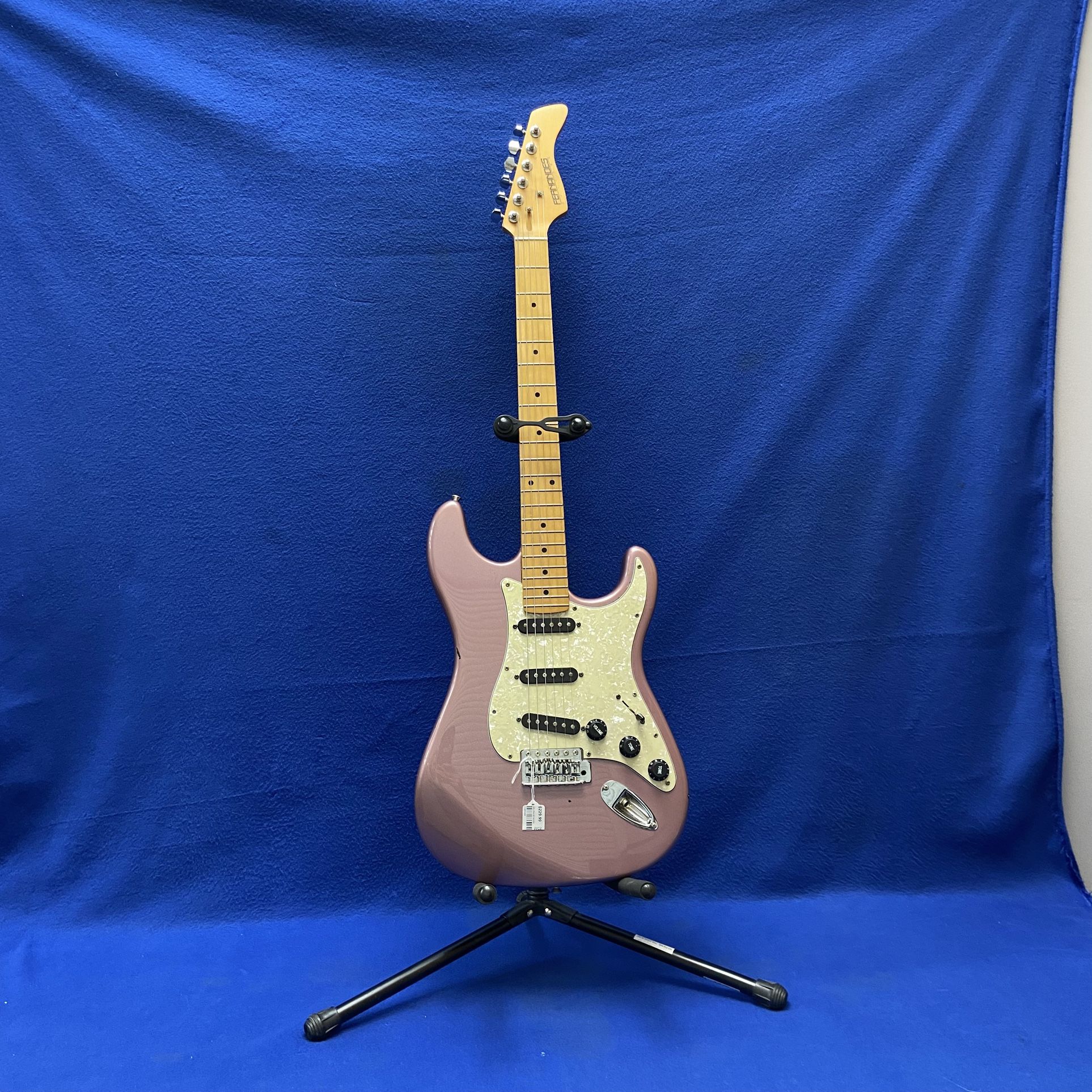 Fernades Pearl Pink 6 String Electric Guitar (damaged headstock) 11051038