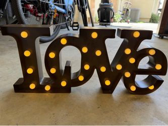Light Up Sign: LOVE