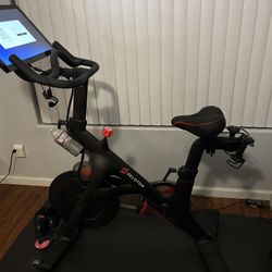 Like New Peloton Bike 