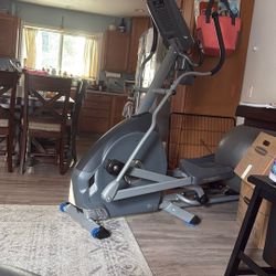 Elliptical - Nautilus E614