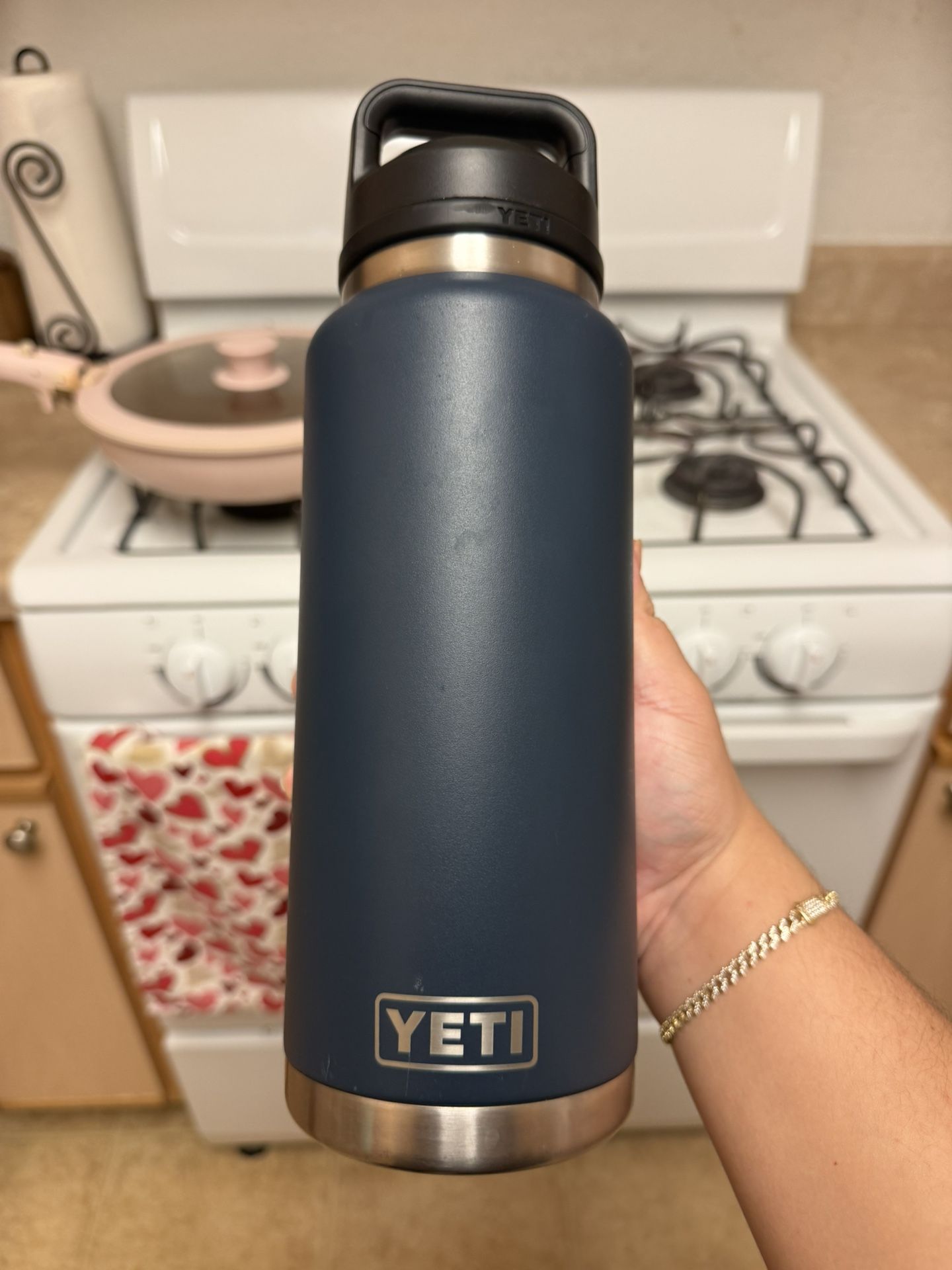 YETI 36 OZ WATER BOTTLE WITH CHUG CAP