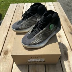 Yeezy QNTM Barium //  Size 11