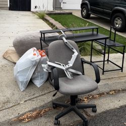 FREE (desk, chair, rag and Others)