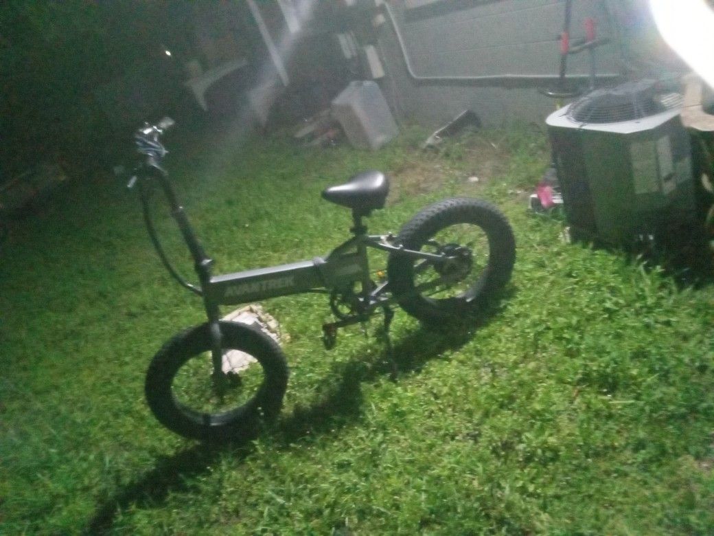 Ebike Like New. Low Miles. AVANTREK