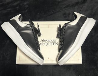 Alexander McQueen Oversized Black White With box/ Worn Sizel EU 43