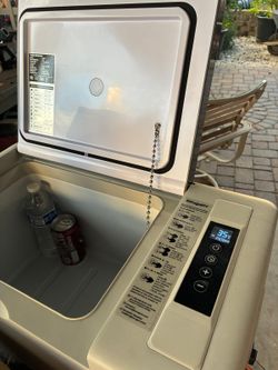 Portable fridge/ refrigerador portatil