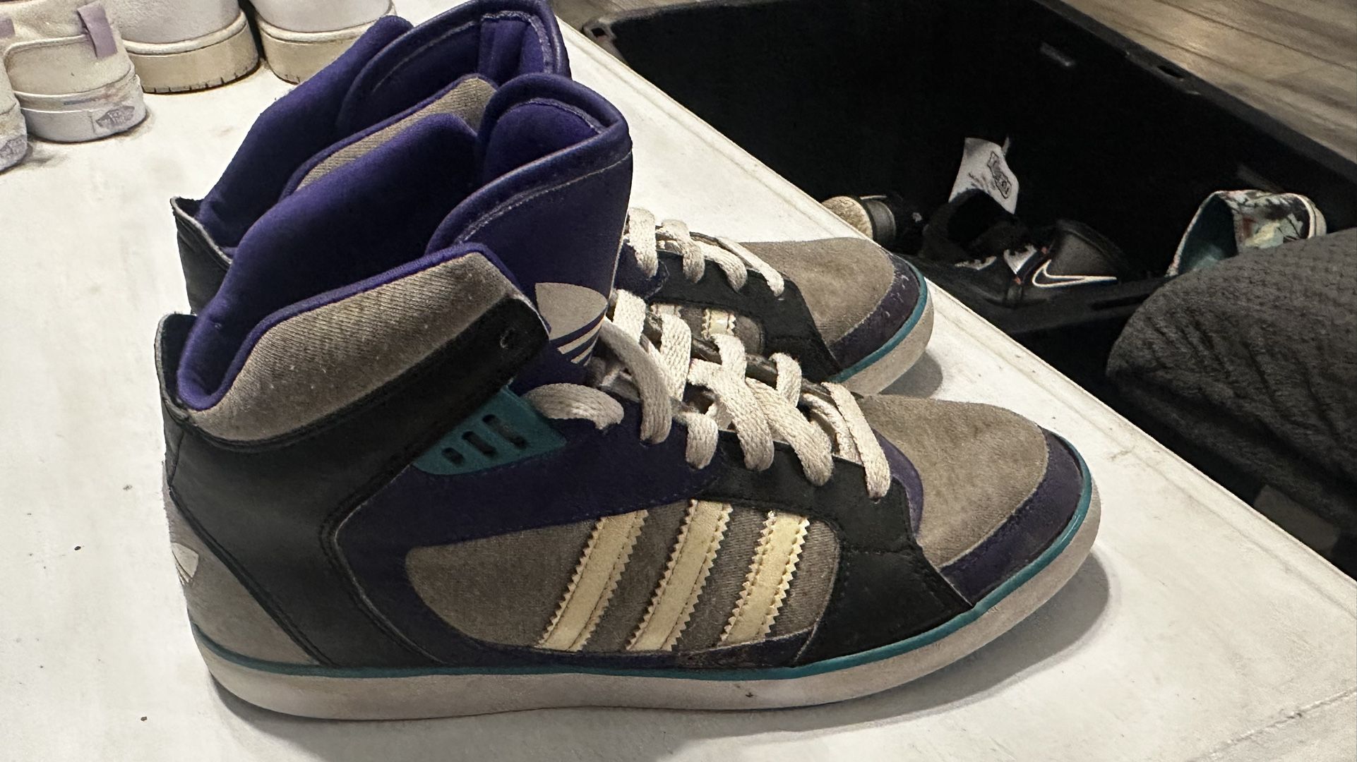 Men’s size 8 adidas sneakers