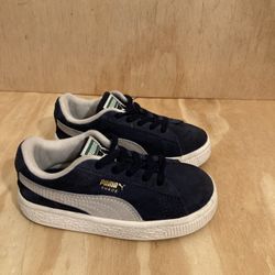 Puma Suede Classic Navy And Off White Sneakers Size 8C