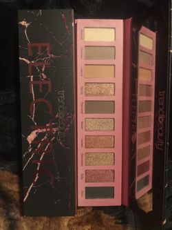 Eyeshadow palettes