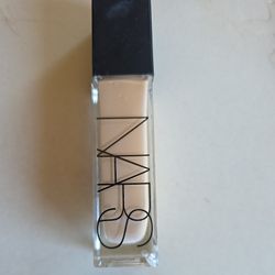 nars radiant longterm foundation 