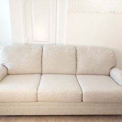 Luxury SOFA set FOR SALE NEW CONDITION NON SMOKING 🚭  BEAUTIFUL LUXURY FURNITURE 