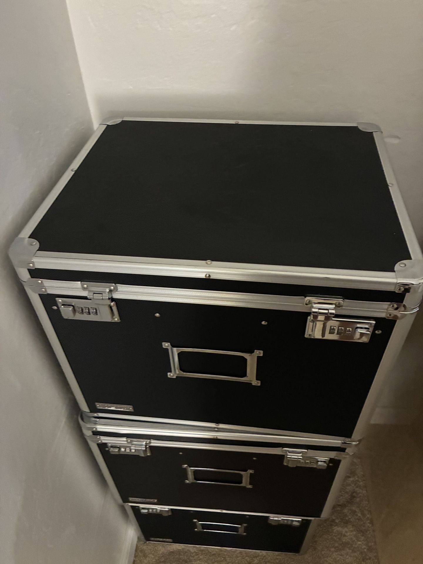Vaultz Locking Chest, Letter/Legal Size, Black
