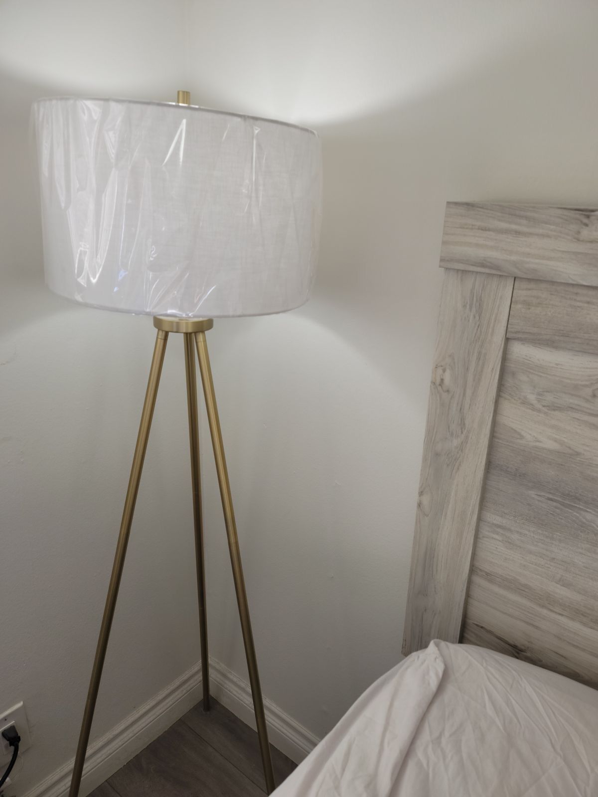 ALLDIO Modern Tripod Floor Lamp