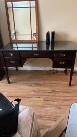 Bombay co wood desk
