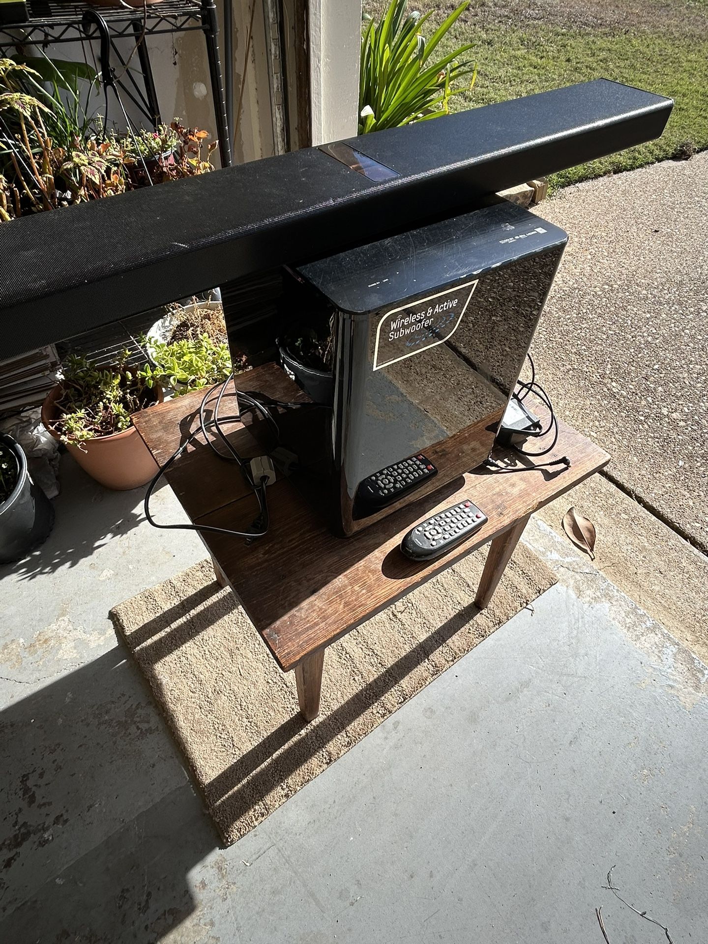 NEW PRICE! SAMSUNG SOUNDBAR/SUBWOOFER MODEL # Hw -f750