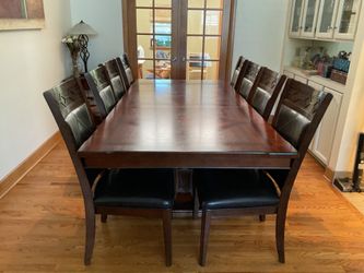 Dining Room table and 8 chairs, 9 piece set