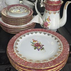 Yusui Antique Porcelain https://offerup.com/redirect/?o=MjRLVC5HUA== Set