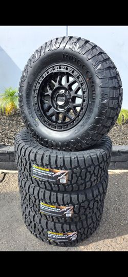 18" KMC rims w/ 35x12.50R18 RT  tires