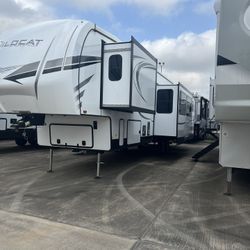 Wild Cat 43 Ft Bunk House