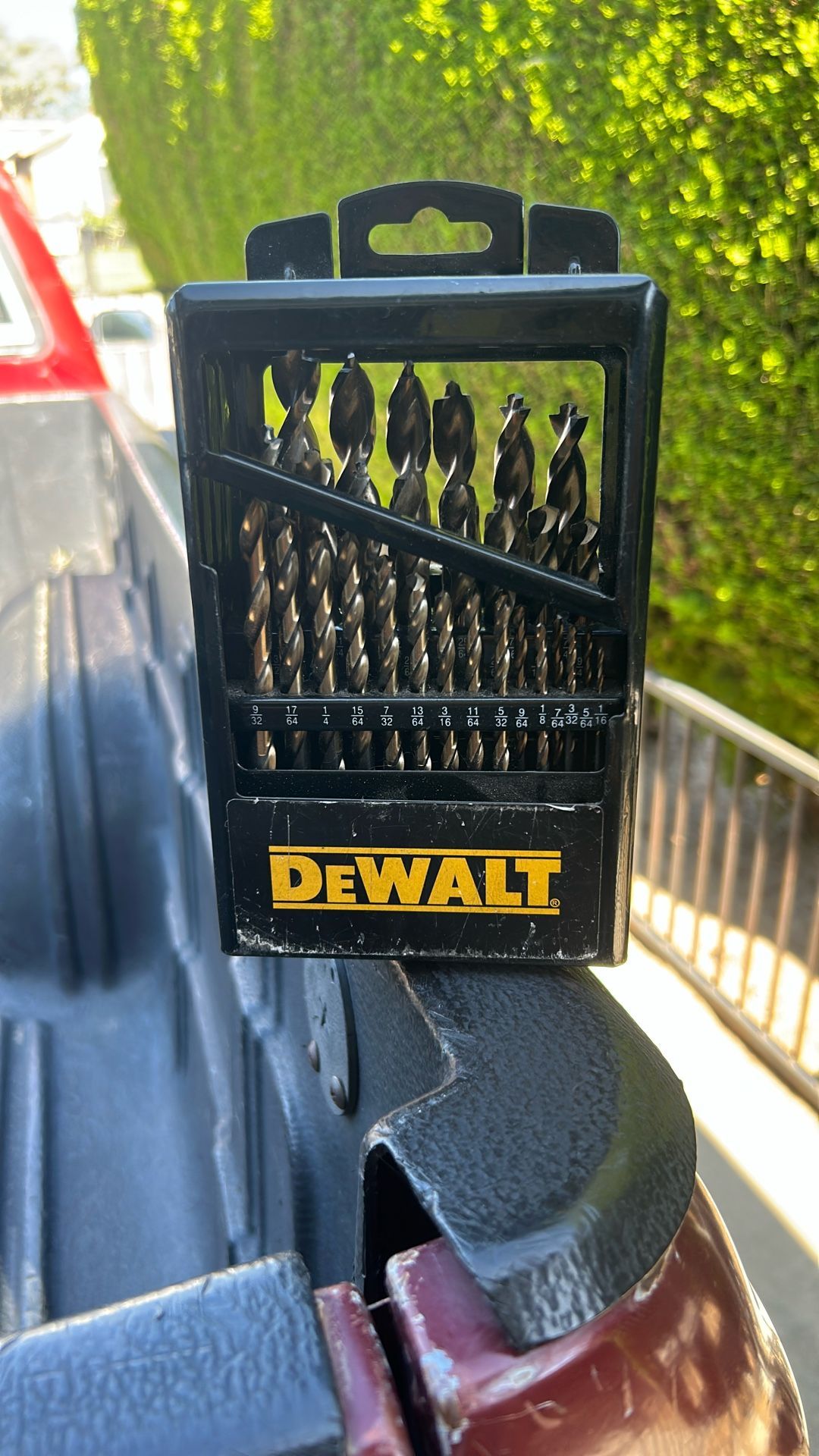 29 Piece Dewalt Drill But Set