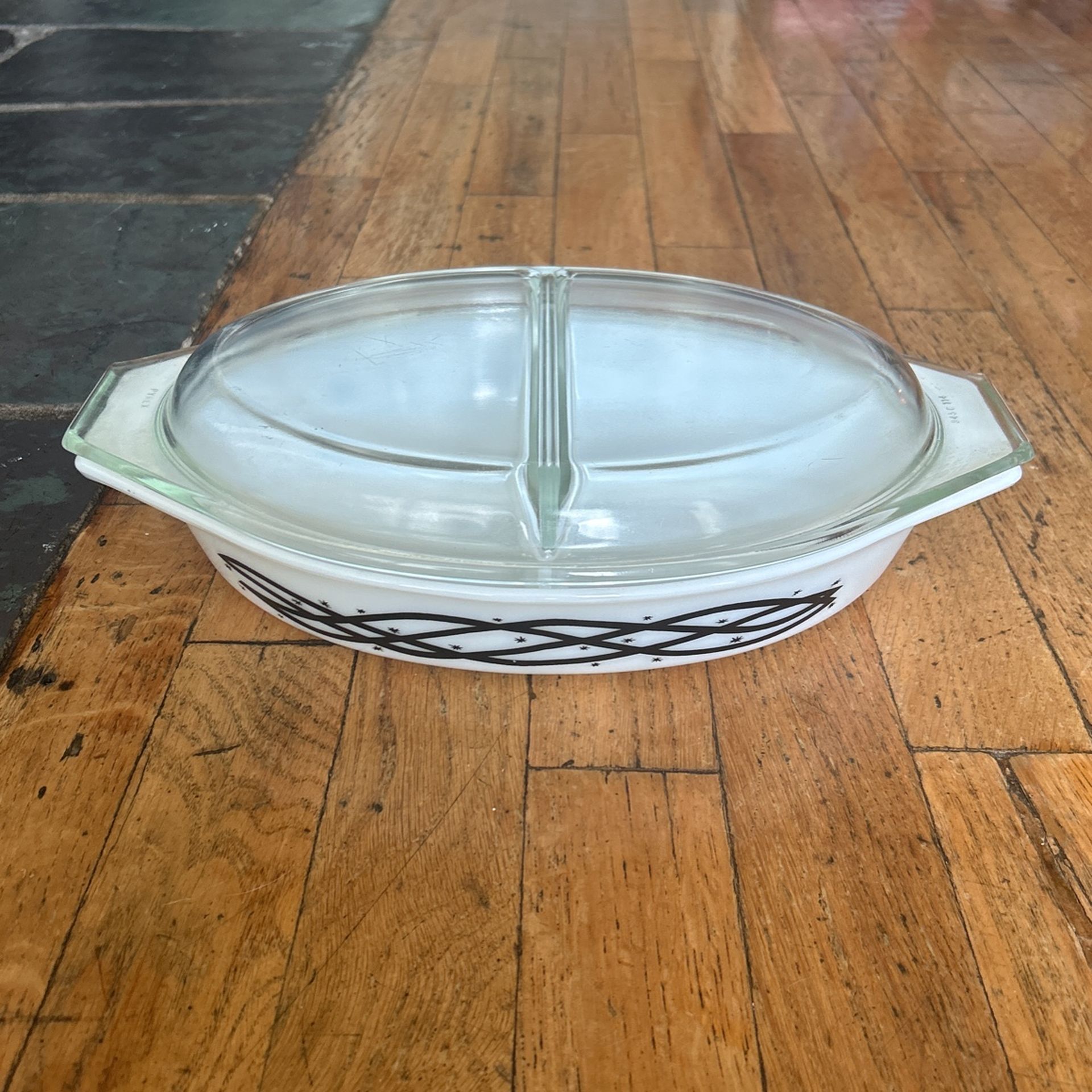 Vintage Pyrex “Barbed Wire” Double Casserole Dish With Lid