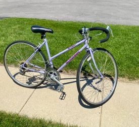 Vintage 1980s Schwinn women's Sprint 27" Kendra tires