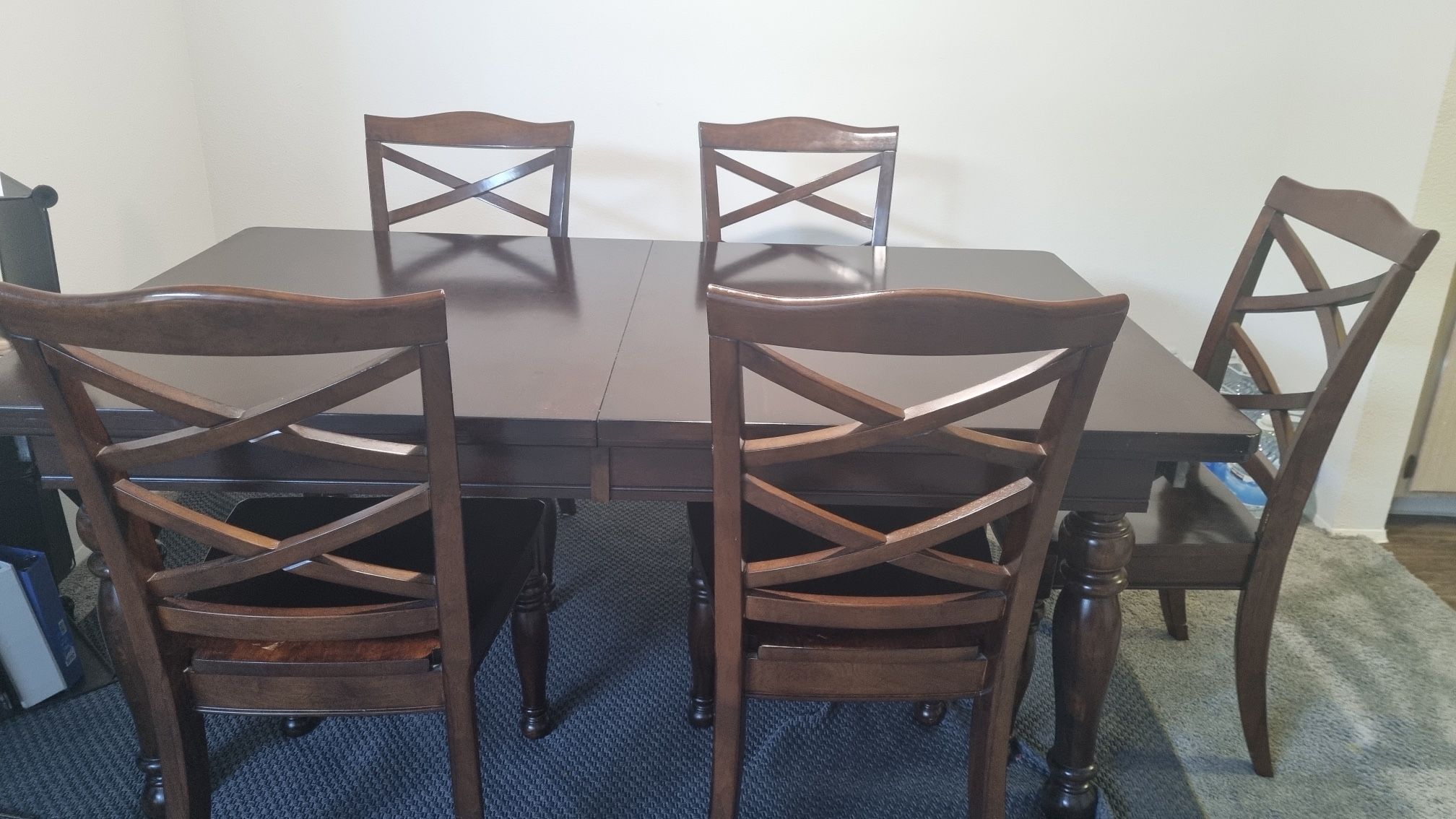 Dining Table + 5 Chairs 