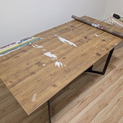 Table. Foldable Sides. 