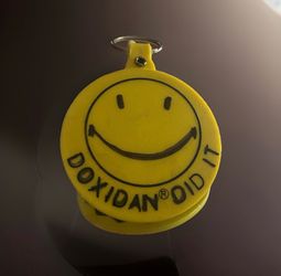 VINTAGE YELLOW DOXIDAN HAPPY FACE DID IT KEY CHAIN