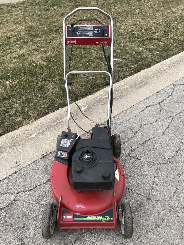 Toro Super Pro Recycler 2 Keylecteic lawn mower. Starts with a turn of