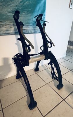Saris 2 Bicycle Car Rack $150 Used Once Broadway & Pantano Area. 
