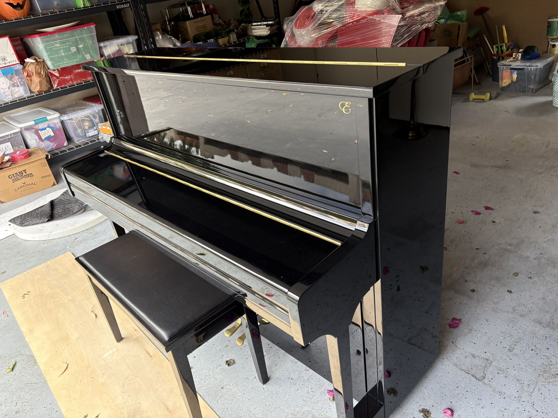 ESSEX Designed By Steinway And Sons