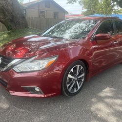 2016 NISSAN ALTIMA SV, TIENE 132 Mil Millas, It handles and drives very well, but it needs the AC compressor and an alignment. If you come and test dr