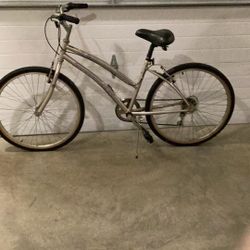 Innsbruck 26 Inch Ladies 10 Speed Bicycle. 