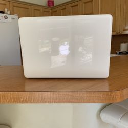Apple MacBook Laptop 