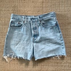 Levi 501 faded cut offs