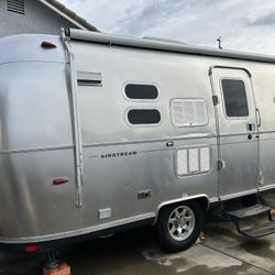 2011 20’ (20FB) Airstream Bambi Flying Cloud