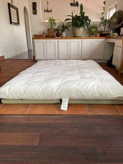 J-Life International queen sized Shikifuton with tatami mats and cotton covers-only slept on twice