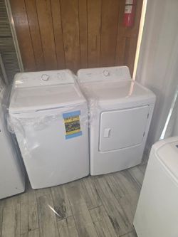 SET WASHER AND GAS DRYER FRIGIDAIRE LARGE CAPACITY LIKE NEW  