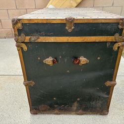 Antique/Vintage / Trunk