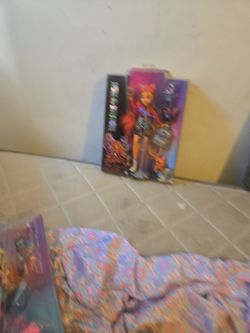 IHAVE MONSTER HIGH DOLL FOR 15 dollars