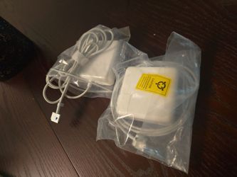 MacBook Air Power Adapter